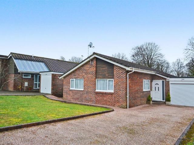 3 bedroom detached bungalow for sale