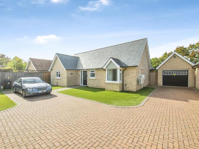 3 bedroom detached bungalow for sale