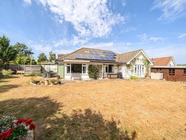 3 bedroom detached bungalow for sale
