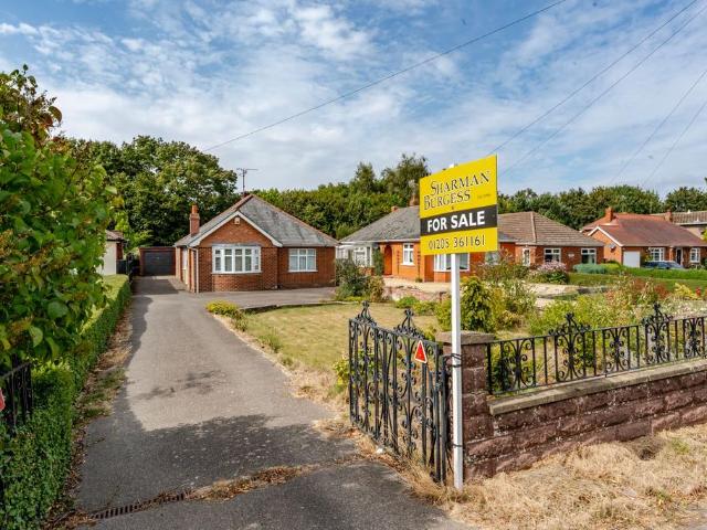 3 bedroom detached bungalow for sale