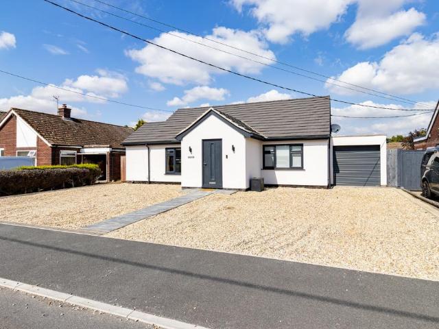 3 bedroom detached bungalow for sale