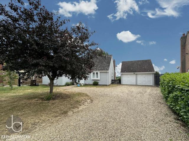 3 bedroom detached bungalow for sale