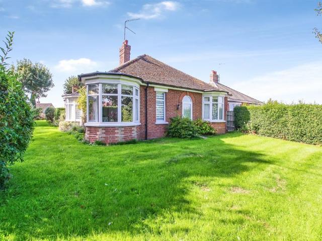 3 bedroom detached bungalow for sale