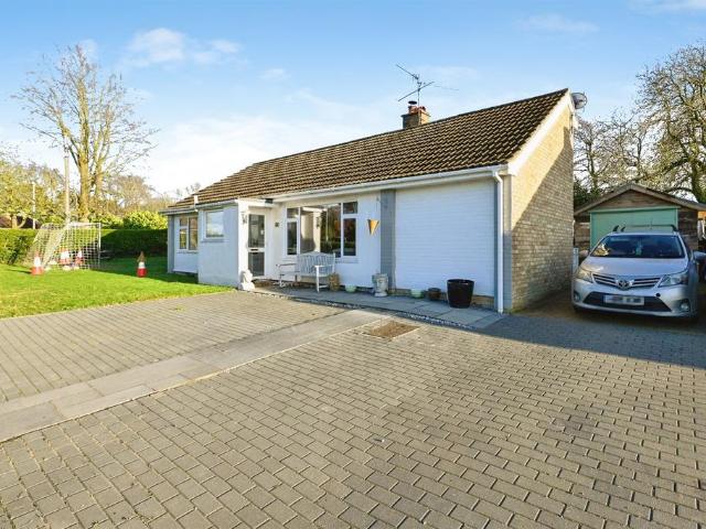 3 bedroom detached bungalow for sale