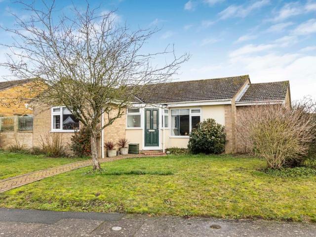 3 bedroom detached bungalow for sale