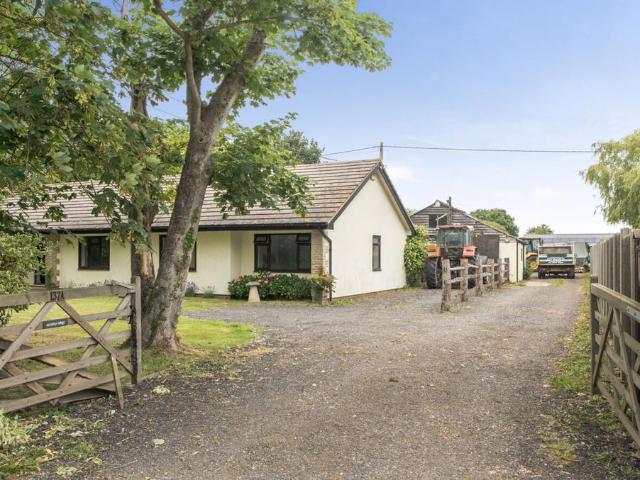 3 bedroom detached bungalow for sale