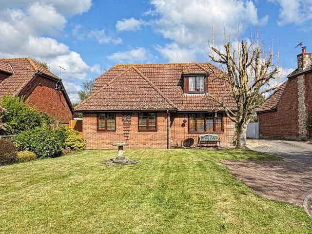 3 bedroom detached bungalow for sale