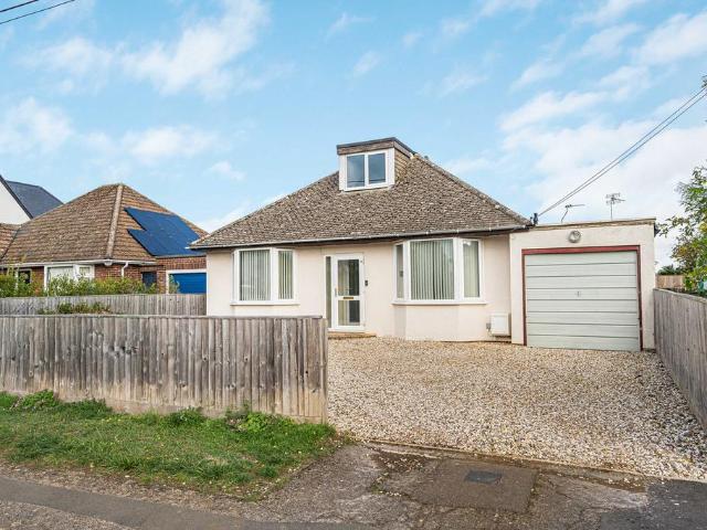 3 bedroom detached bungalow for sale