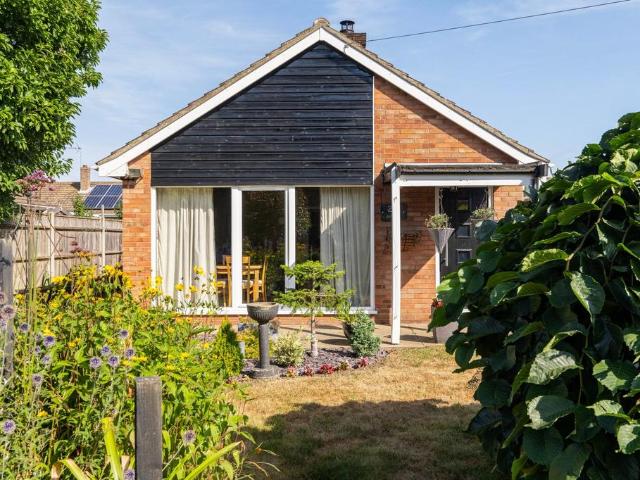 3 bedroom detached bungalow for sale