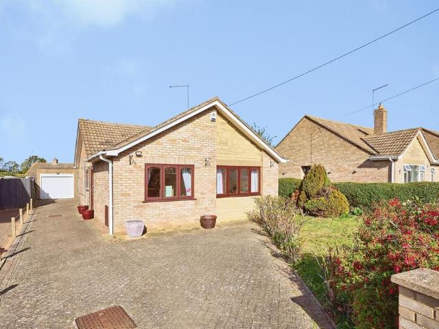 3 bedroom detached bungalow for sale
