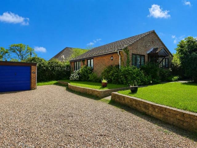 3 bedroom detached bungalow for sale