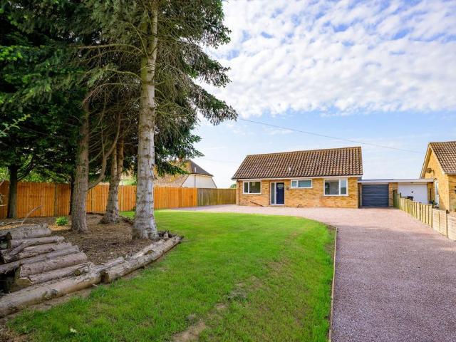3 bedroom detached bungalow for sale