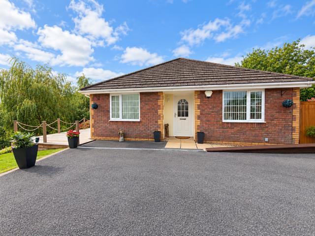 3 bedroom detached bungalow for sale