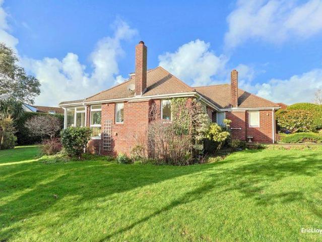 3 bedroom detached bungalow for sale