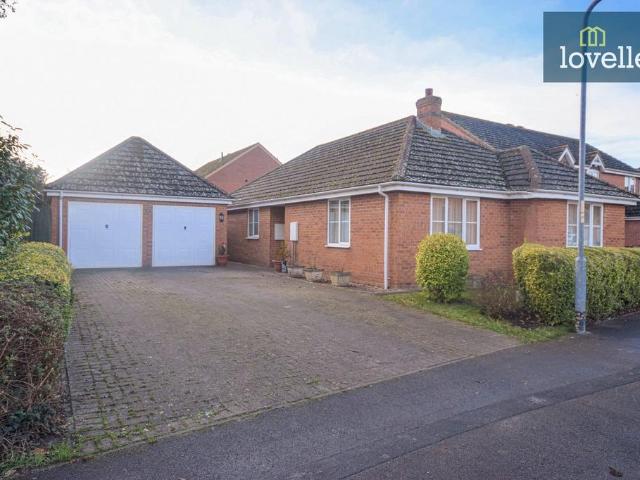 3 bedroom detached bungalow for sale