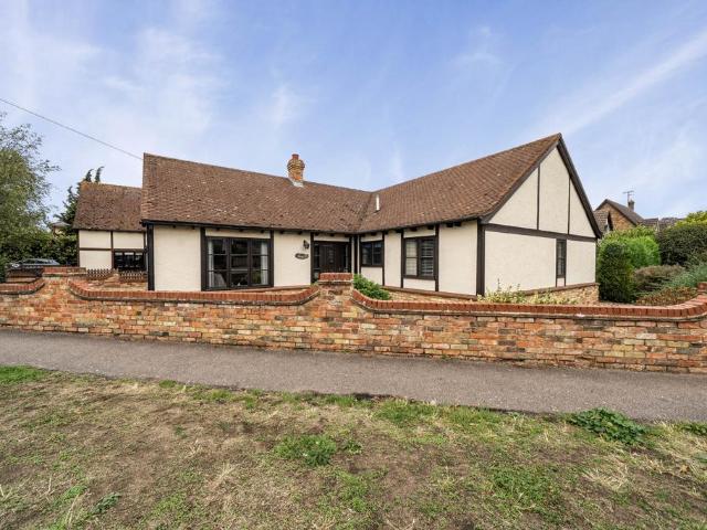 3 bedroom detached bungalow for sale