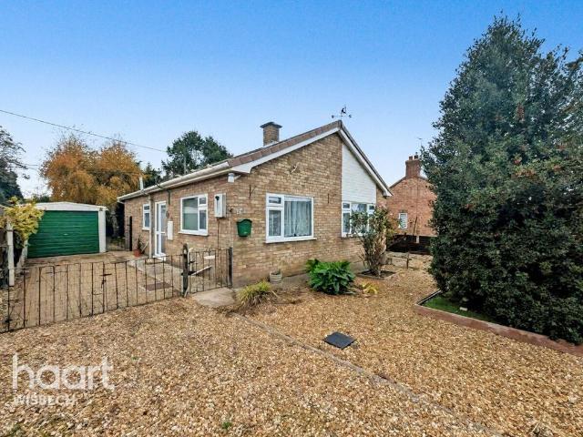 3 bedroom detached bungalow for sale
