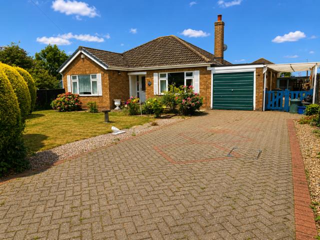 3 bedroom detached bungalow for sale