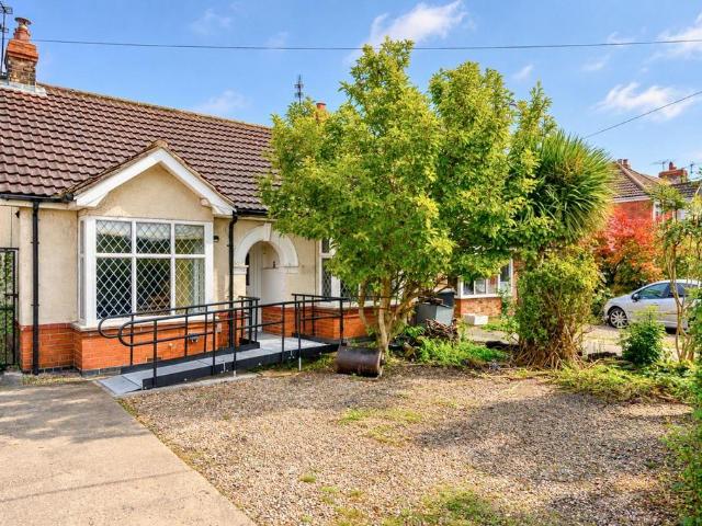 3 bedroom detached bungalow for sale