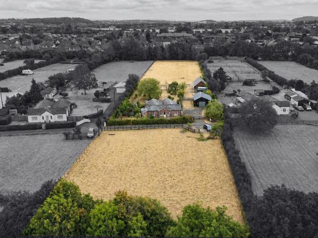 3 bedroom detached bungalow for sale