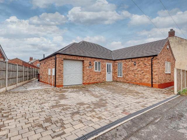 3 bedroom detached bungalow for sale