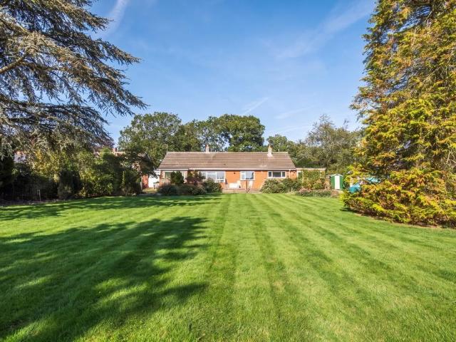 3 bedroom detached bungalow for sale