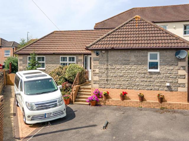 3 bedroom detached bungalow for sale