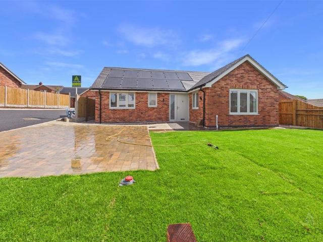 3 bedroom detached bungalow for sale
