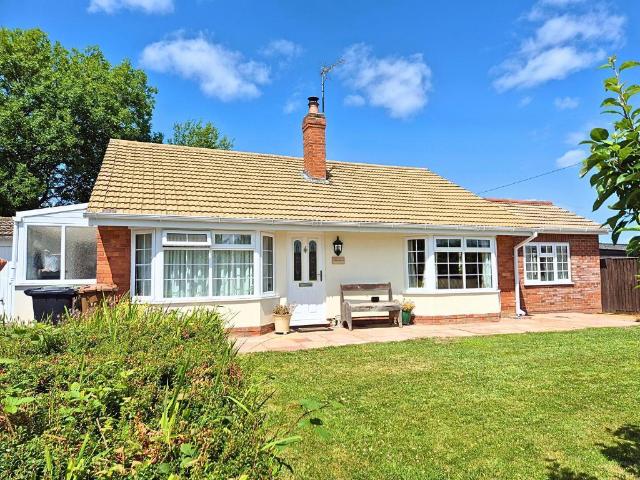 3 bedroom detached bungalow for sale