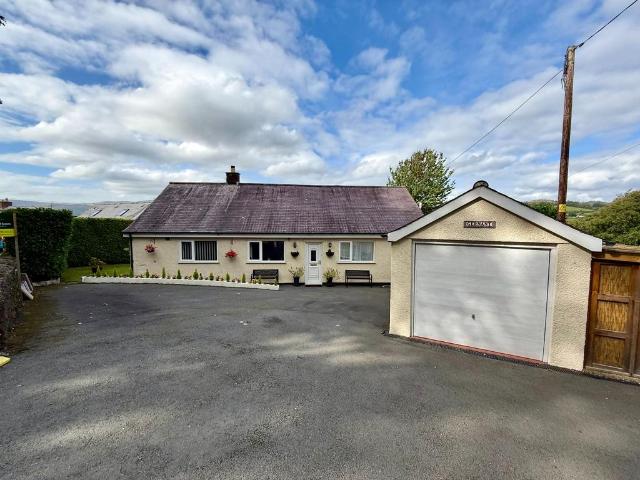 3 bedroom detached bungalow for sale