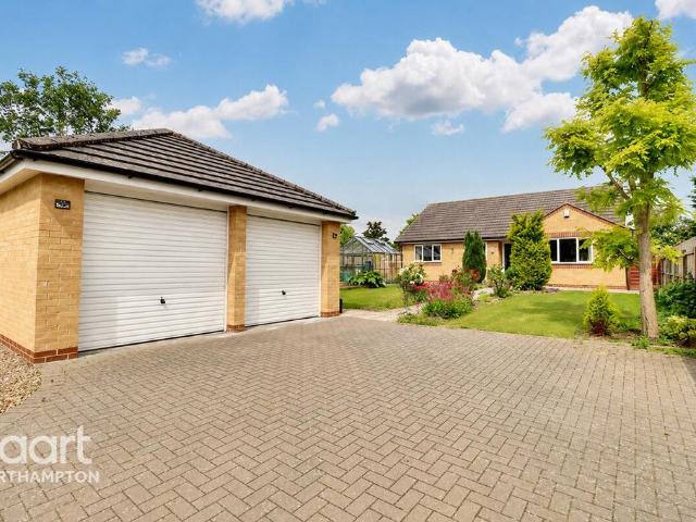 3 bedroom detached bungalow for sale