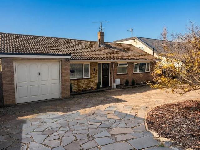 3 bedroom detached bungalow for sale