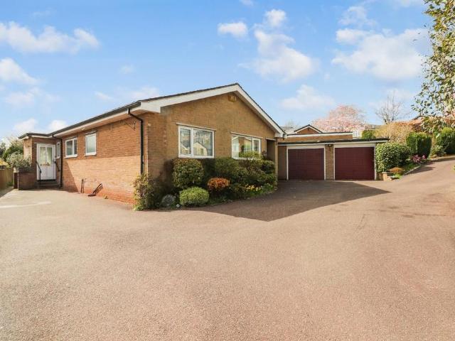 3 bedroom detached bungalow for sale