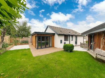 3 bedroom detached bungalow for sale