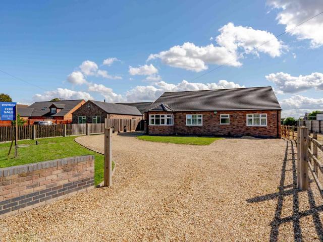 3 bedroom detached bungalow for sale