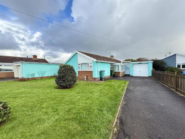 3 bedroom detached bungalow for sale
