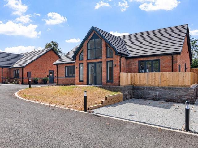 3 bedroom detached bungalow for sale