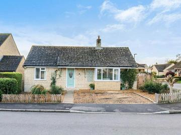 3 bedroom detached bungalow for sale