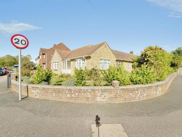3 bedroom detached bungalow for sale