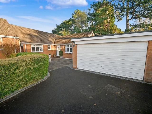 3 bedroom detached bungalow for sale