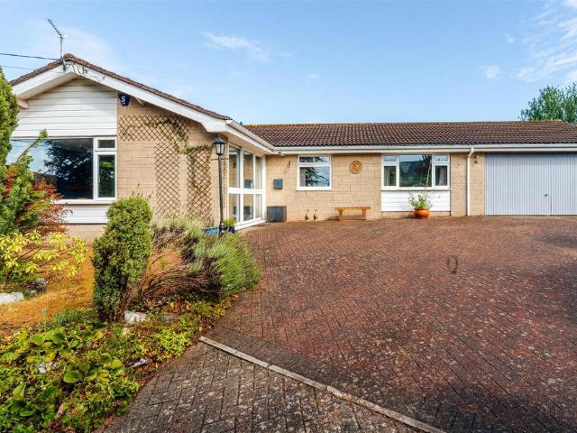 3 bedroom detached bungalow for sale