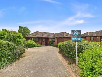 3 bedroom detached bungalow for sale