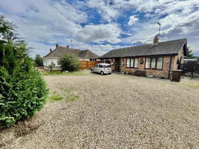 2 bedroom detached bungalow for sale