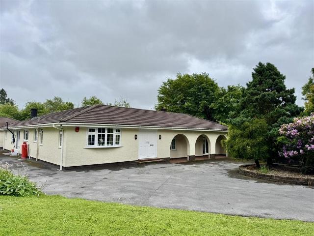 3 bedroom detached bungalow for sale
