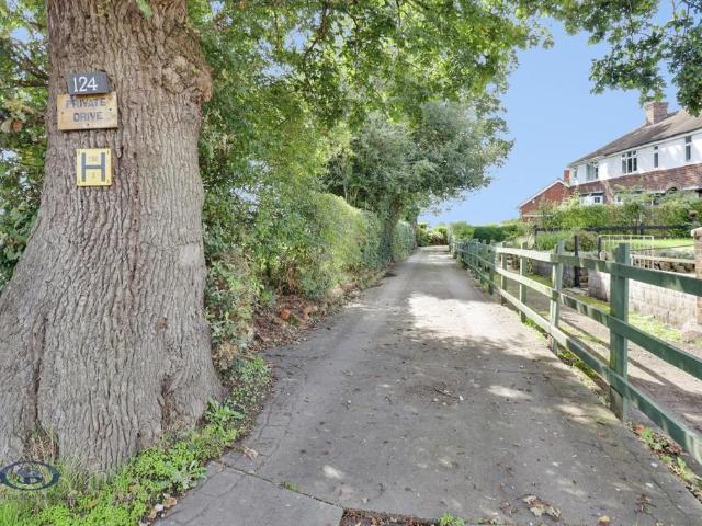 3 bedroom detached bungalow for sale