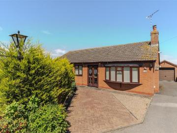 3 bedroom detached bungalow for sale