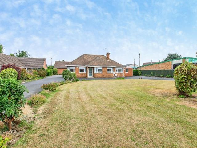 3 bedroom detached bungalow for sale