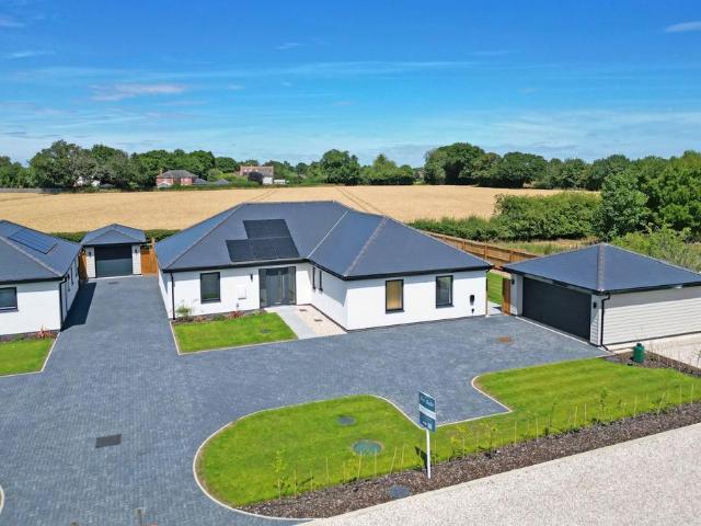3 bedroom detached bungalow for sale