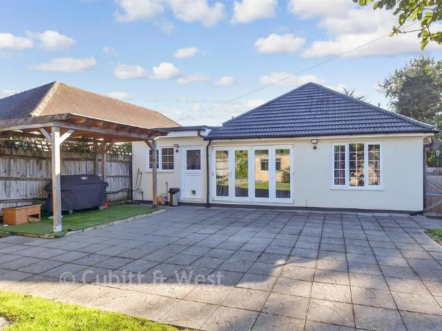3 bedroom detached bungalow for sale