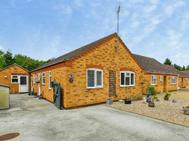 3 bedroom detached bungalow for sale